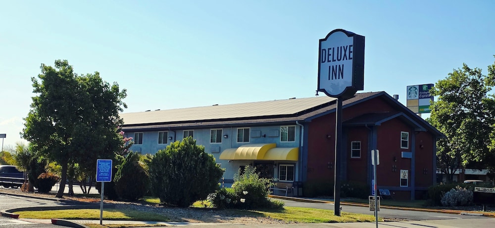 Deluxe Inn Willows - carbon neutral hotel in Willows