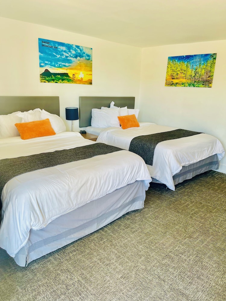 Blue Sage Inn & Suites - photo 22