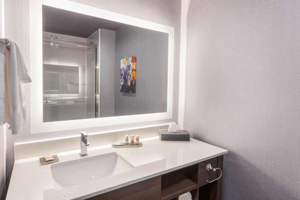 La Quinta Inn & Suites by Wyndham Houston East at Sheldon Rd - photo 23