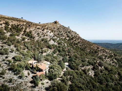 Hilltop Sheepfold In Castelnou — hotel in Cazilhac