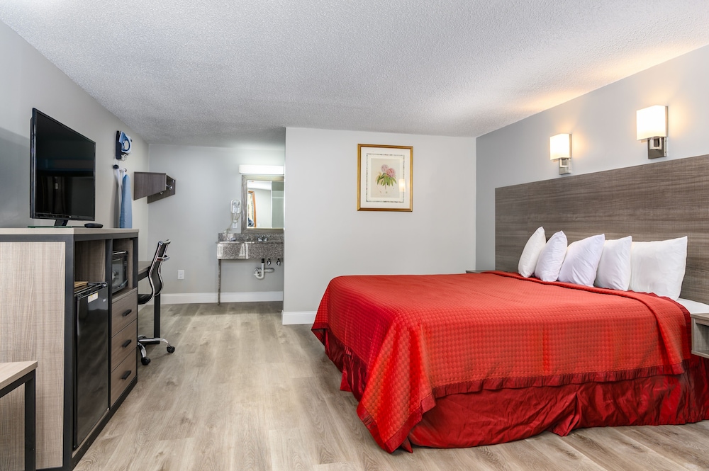 Captains Quarters Motel & Conference Center - photo 7