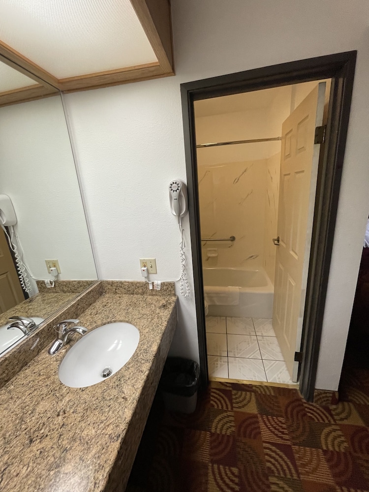 Chino Motel - photo 26