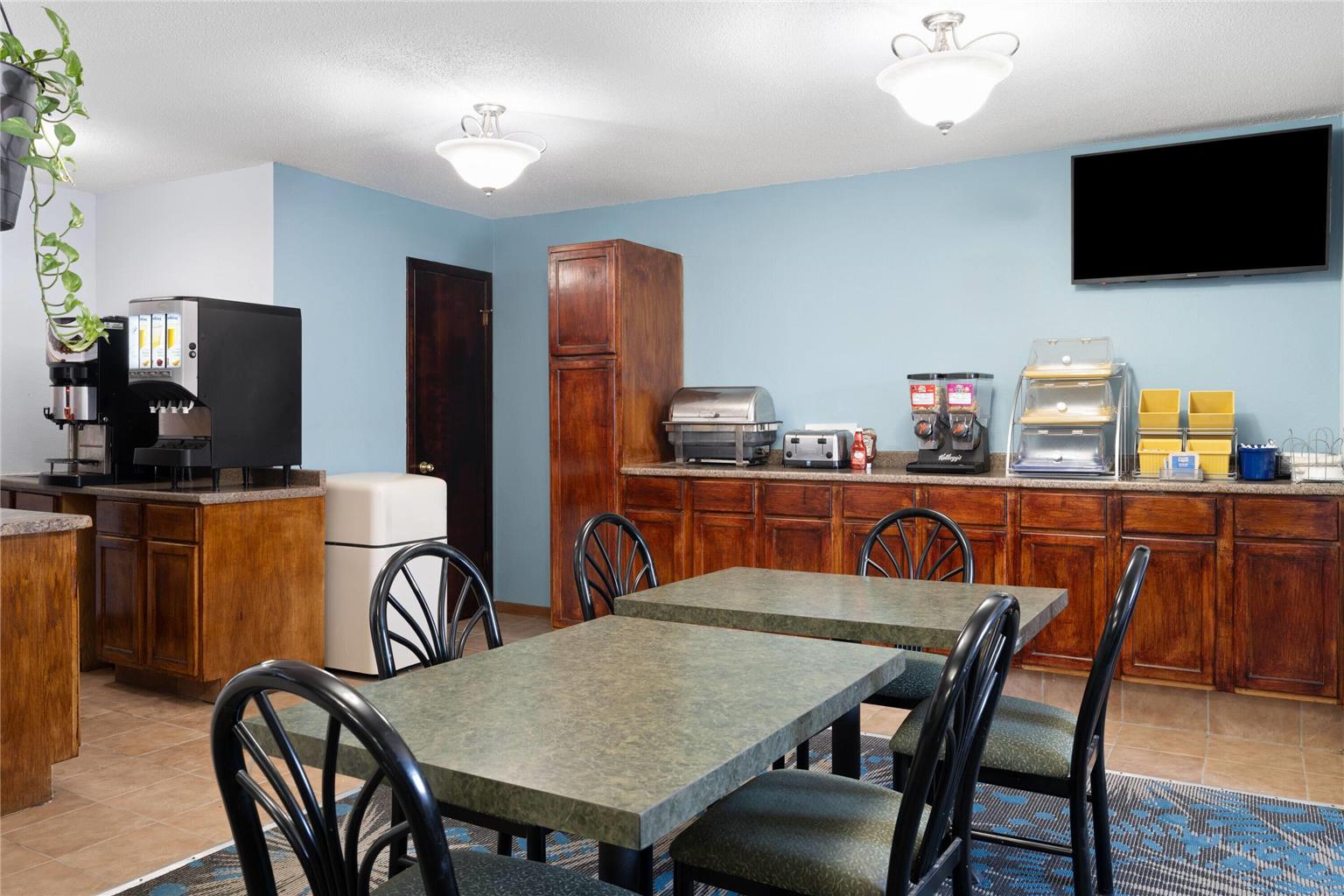Days Inn by Wyndham Jamestown - photo 29