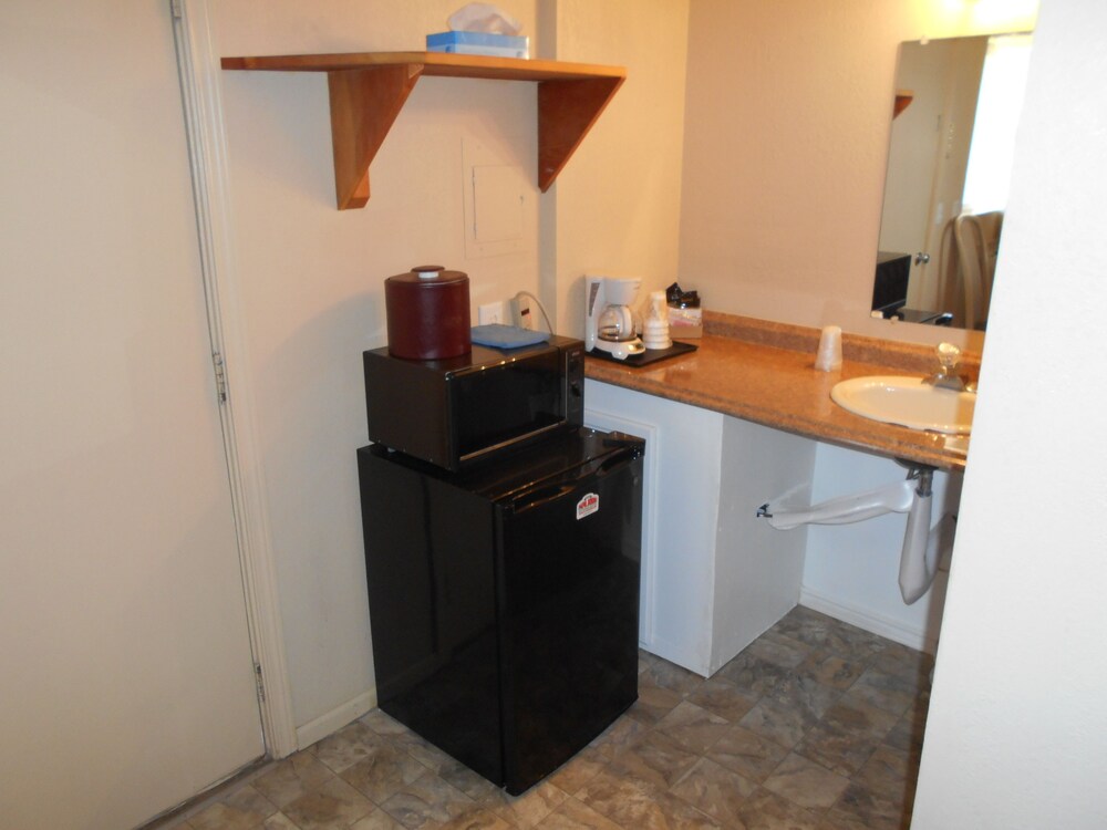Super Saver Inn - photo 15