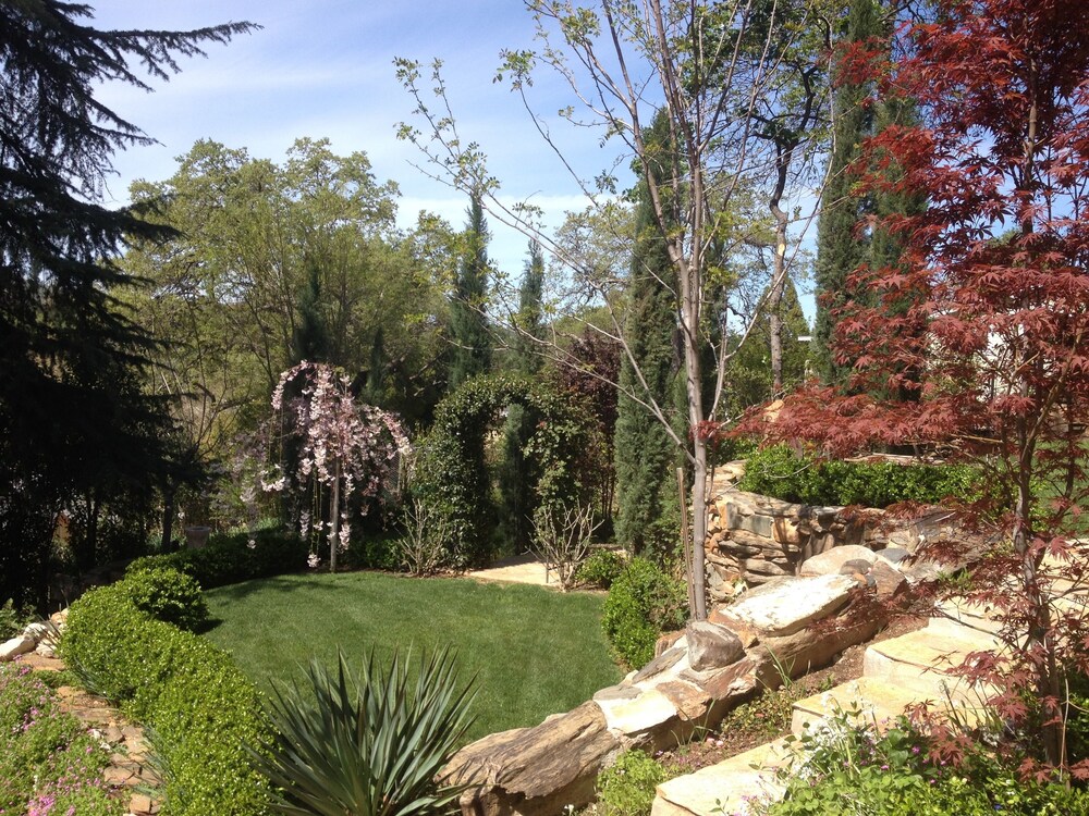 Barretta Gardens Inn - photo 37