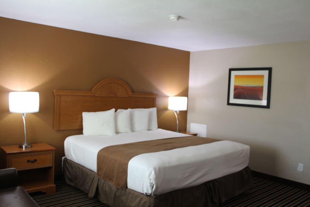 Westbridge Inn and Suites - photo 14