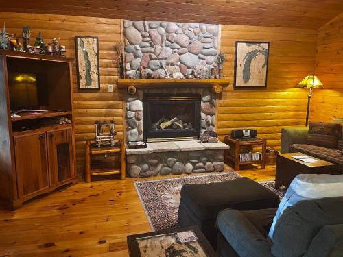 Loons Landing - carbon neutral hotel in Bellaire