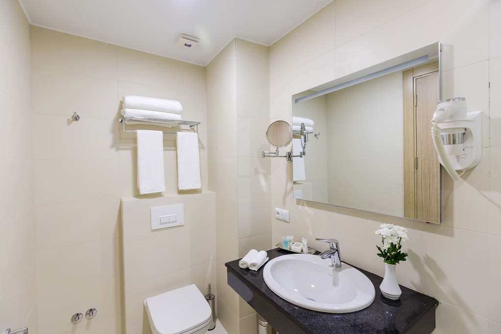 Guest Room Bath