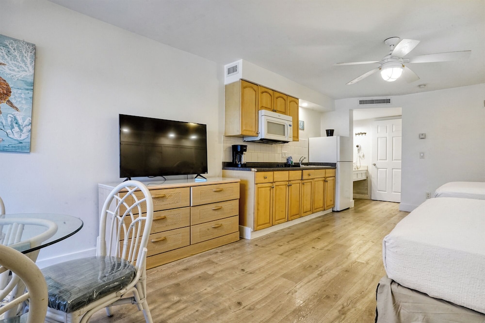 Lighthouse Resort Inn & Suites - photo 23