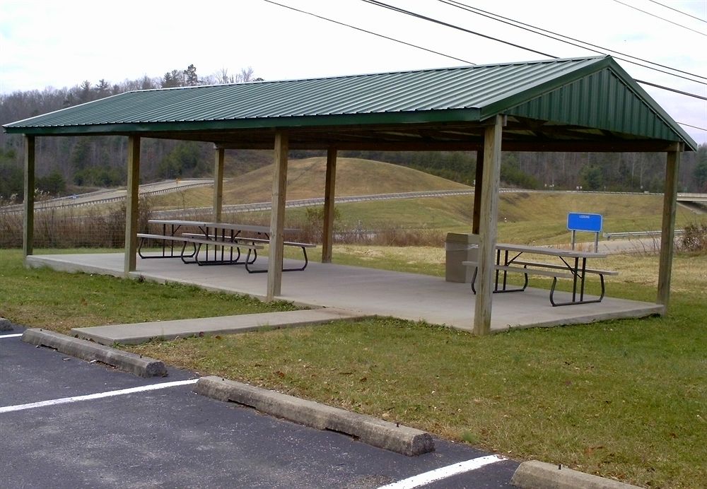 Campton Parkway Inn - photo 39