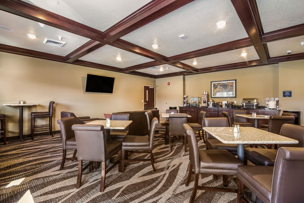 Cobblestone Hotel & Suites Victor - photo 25