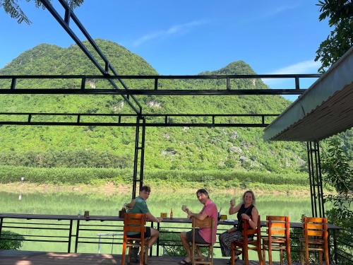 Little Rock Homestay — 4-Star Luxury Hotel in Kwang Binh, Vietnam