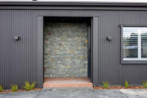 The Black Box Modern & stylish 3 bedroom Sanctuary — 4-Star Luxury Hotel in Methven, New Zealand