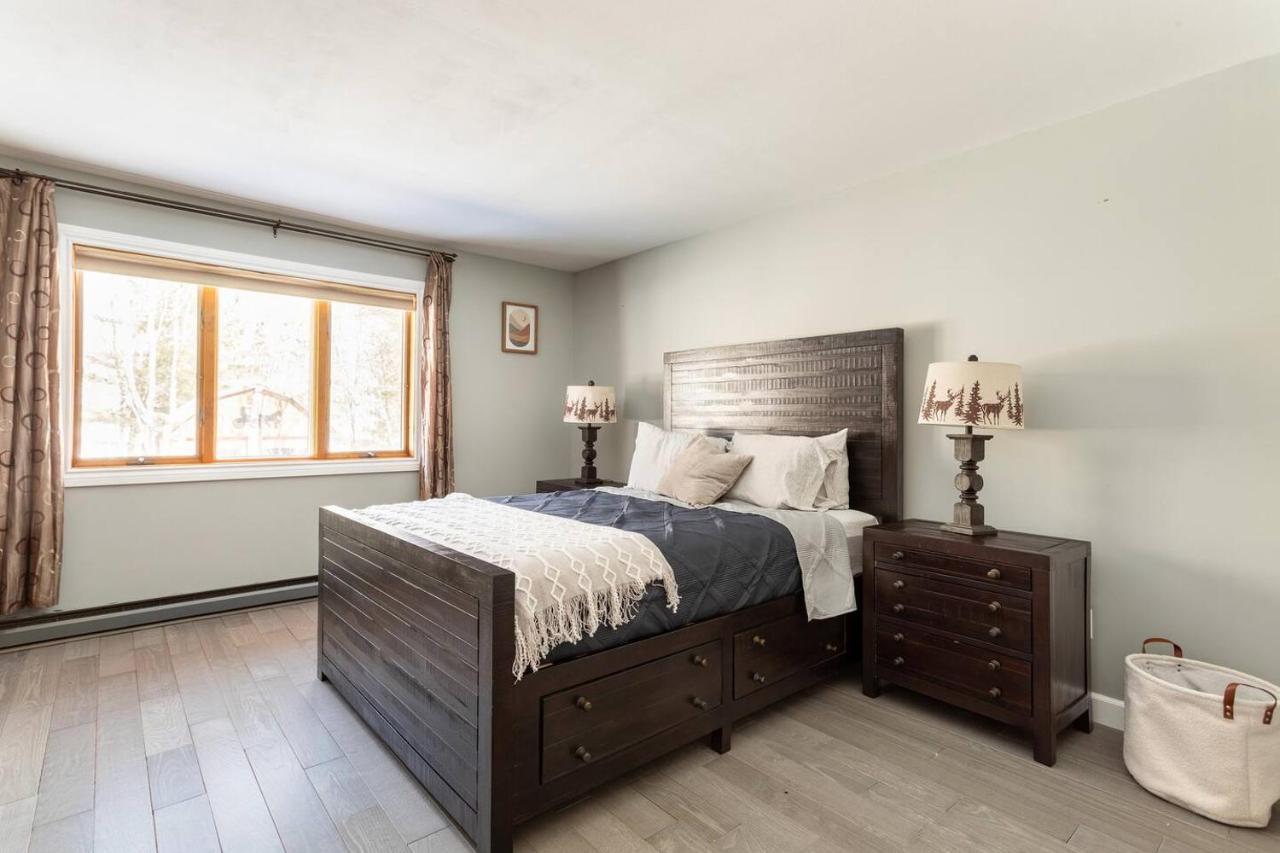 Bluebird Manor on the Water 2 Acres & Amenities in Liberty, United States