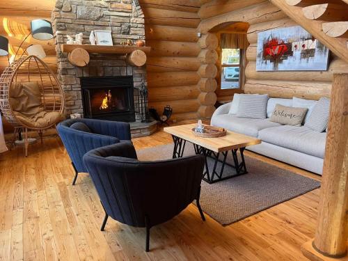 L’Echo Boreal Hot tub & Private Lake Access in Unknown City, Canada