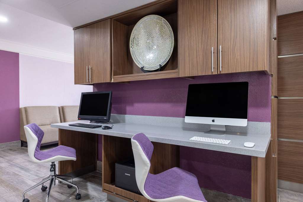 La Quinta Inn by Wyndham Kansas City Lenexa - photo 52