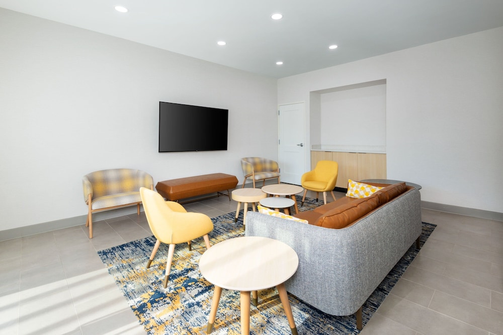 TownePlace Suites by Marriott Atlanta Airport North - photo 20