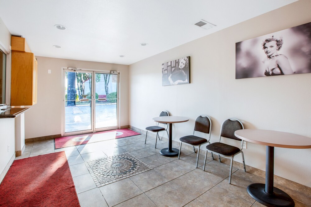 OYO Inn Dallas South - photo 5