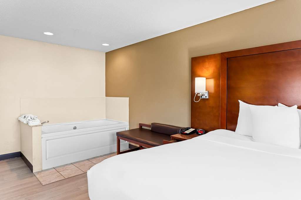 Comfort Suites Grayslake near Libertyville North - photo 30