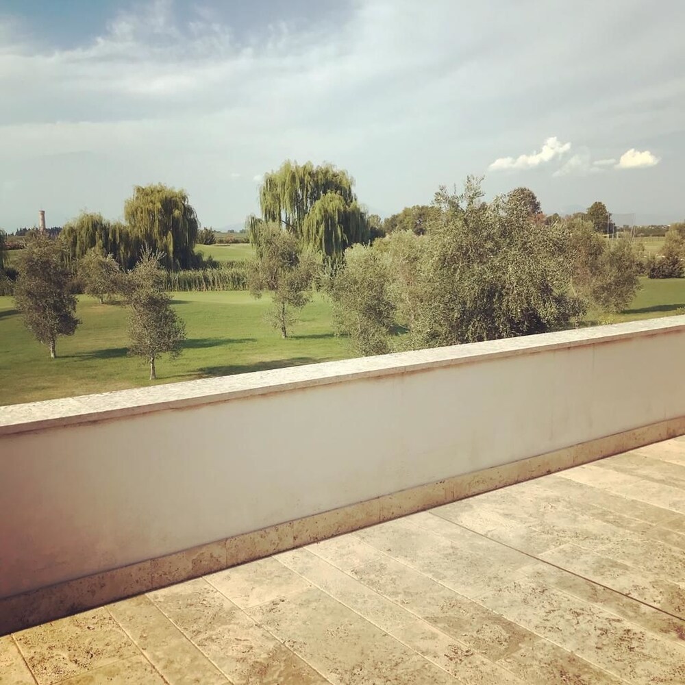 Creative Design House Golf & SPA — 4-Star Luxury Hotel in Pozzolengo, Italy