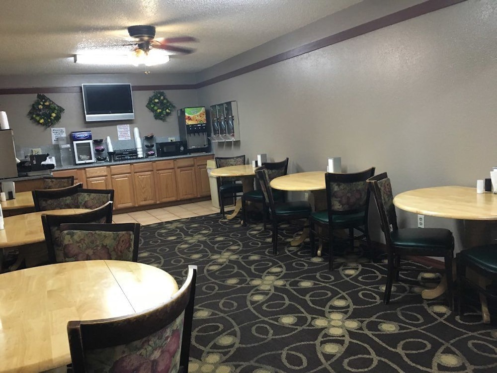The Executive Inn & Suites - photo 21