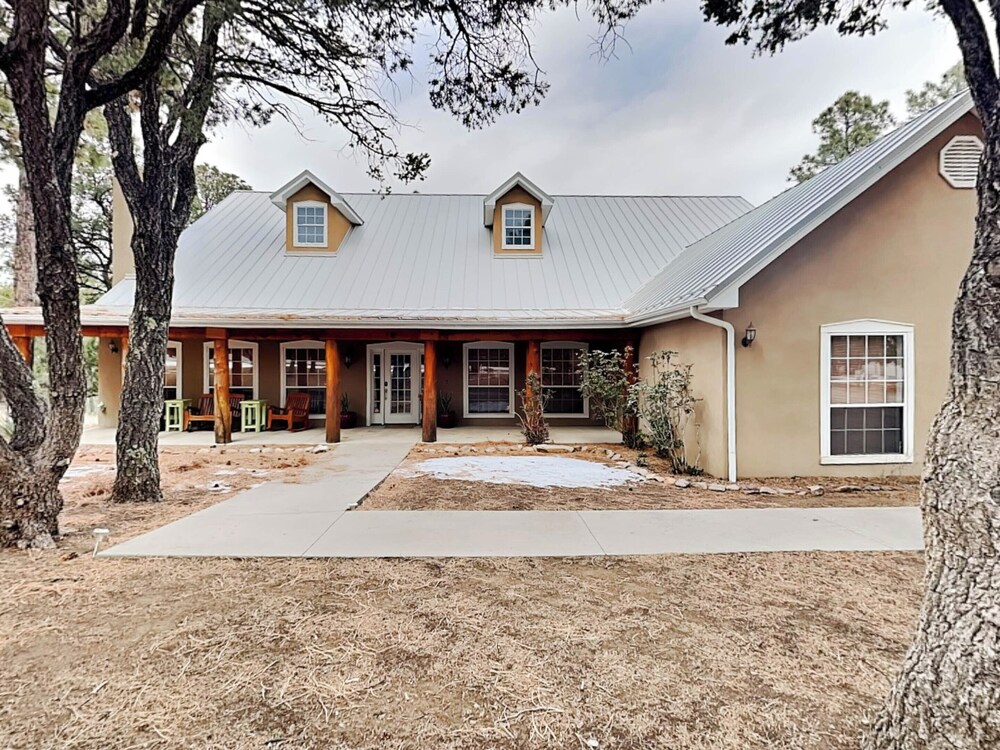 Scenic Wine Down by Ruidoso Vacation Rentals — 4-Star Luxury Hotel in Alto, United States