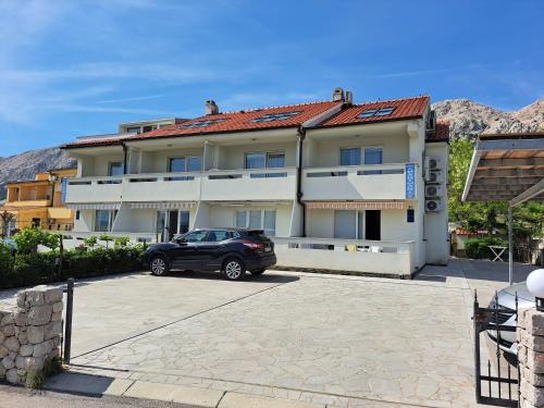 Apartments Fran — 4-Star Luxury Hotel in Baska, Croatia