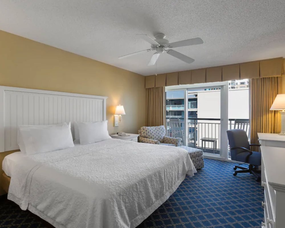 Hampton Inn & Suites Myrtle Beach Oceanfront - photo 7