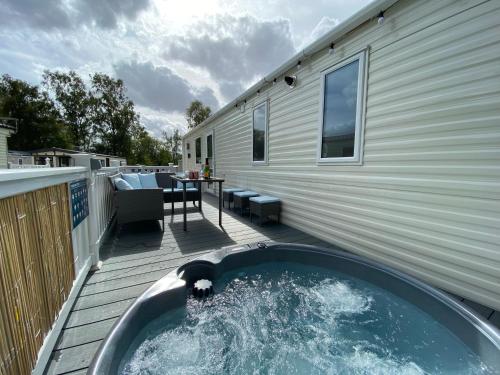 Lakes Breaks 6 Meadows - carbon neutral hotel in Unknown City