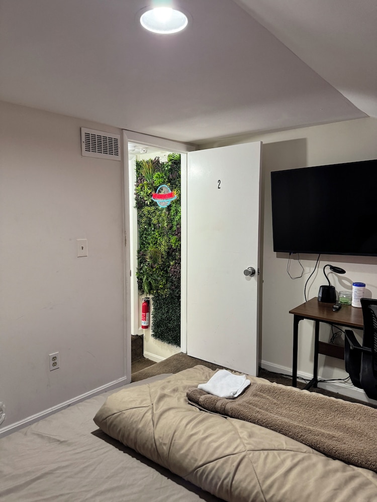 Downtown Loft Close to Topgolf Horseshoe Casino UM Baltimore - photo 14