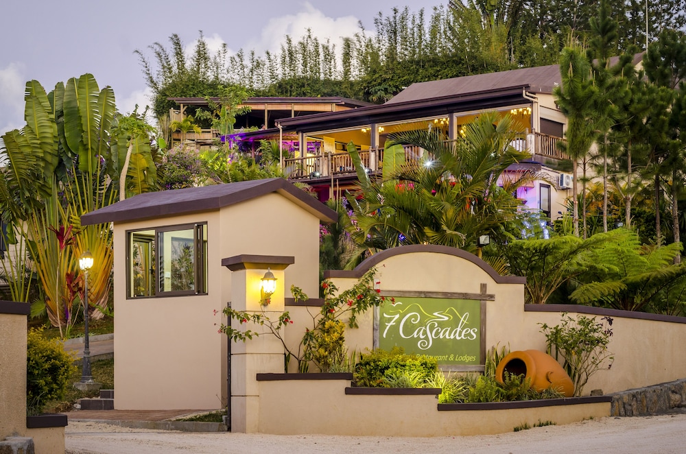 7 Cascades Restaurant Bar & Lodges in Vacoas, Mauritius