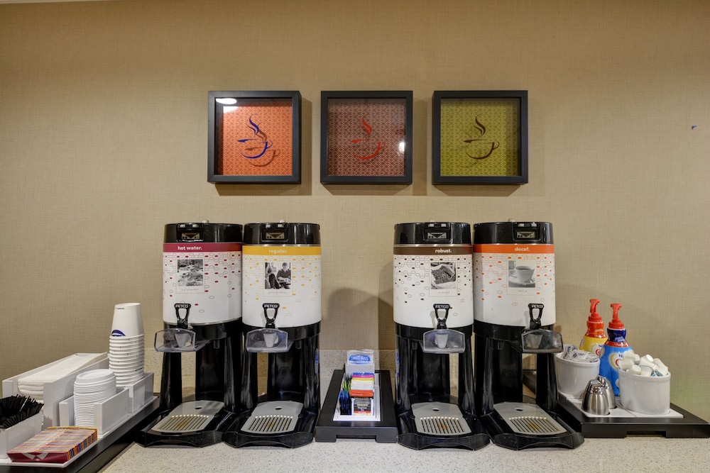 Hampton Inn Hendersonville - photo 41