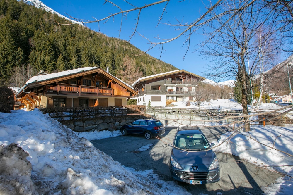 Chalets d'Henri 63 Happy Rentals — 4-Star Luxury Hotel in Chamonix-Mont-Blanc, France