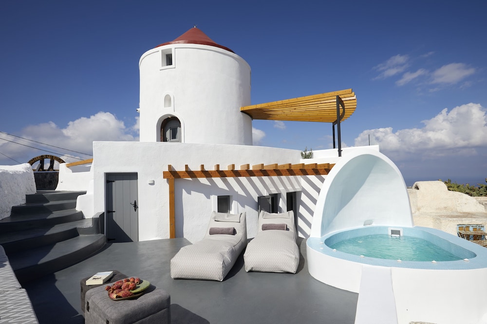 Aecon Suites in Fira, Greece