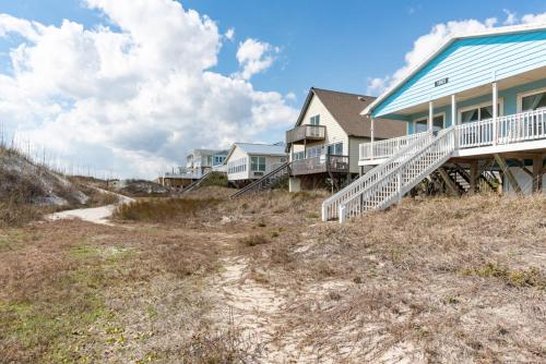 Mead Us At The Pier by Oak Island Accommodations - photo 29