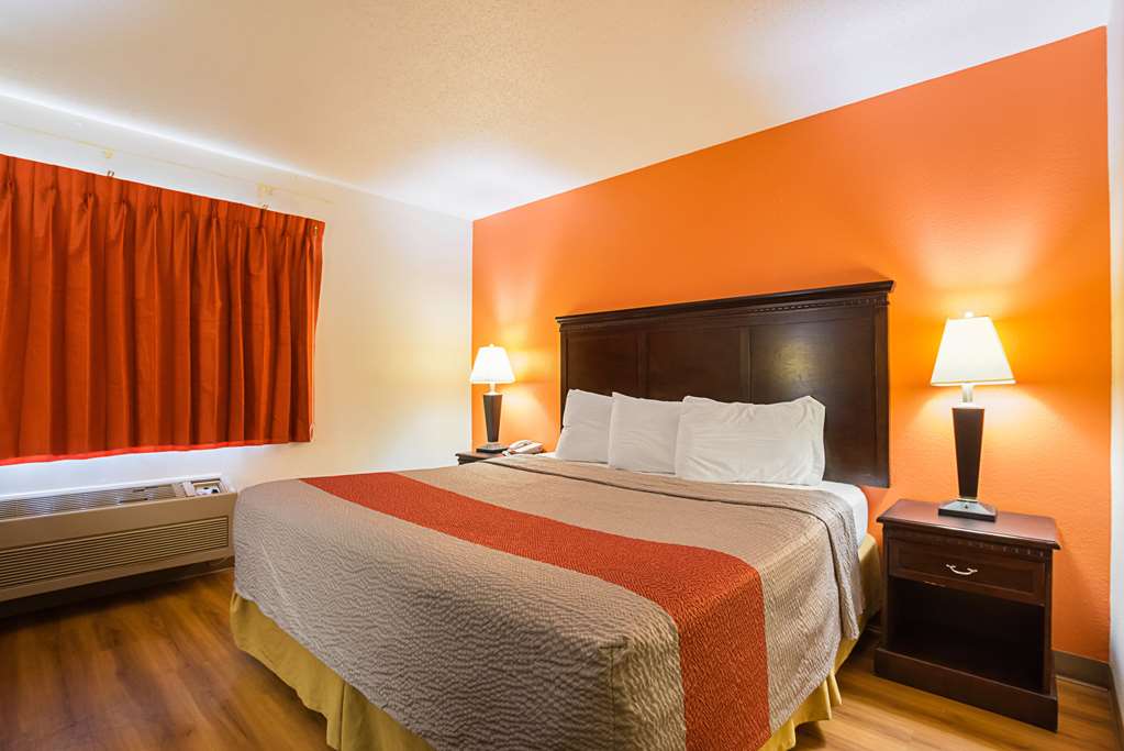 Motel 6 Waterloo IA Crossroads Mall Cedar Falls - photo 14