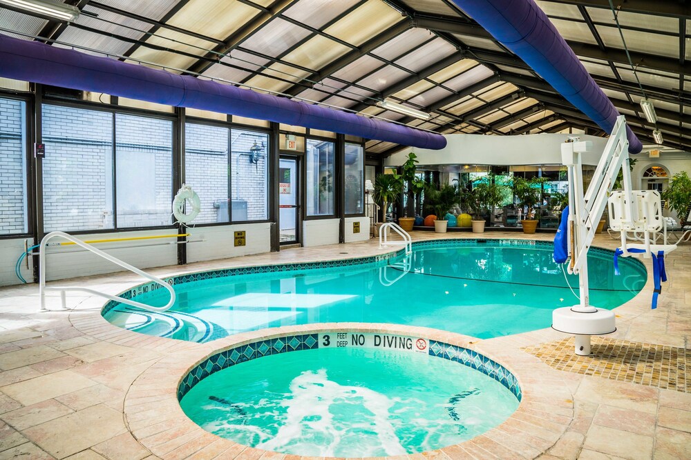 Madison Hotel - photo 25