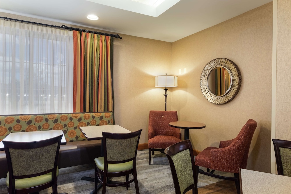 Hampton Inn Waterville - photo 45