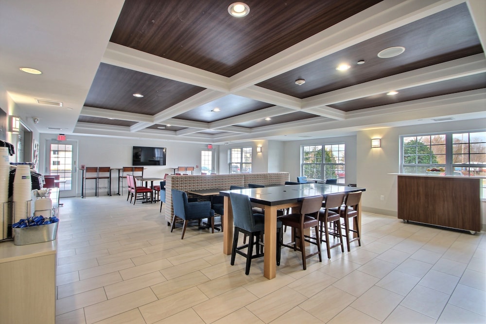 Holiday Inn Express Hotel & Suites Milwaukee Airport by IHG - photo 78