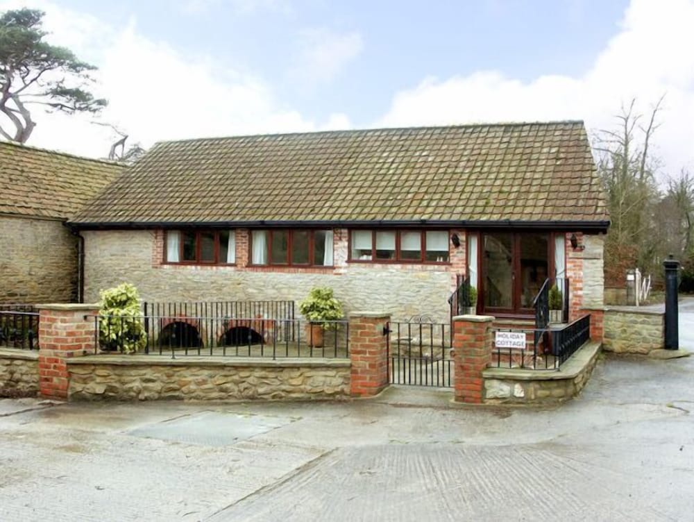 Brook Cottage 10448576 — Gillingham