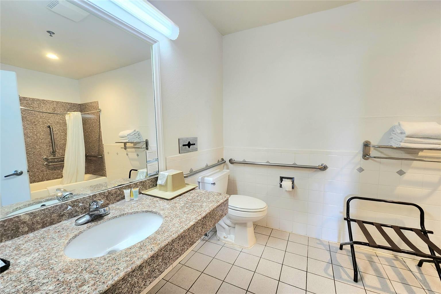 Days Inn by Wyndham Navasota - photo 27