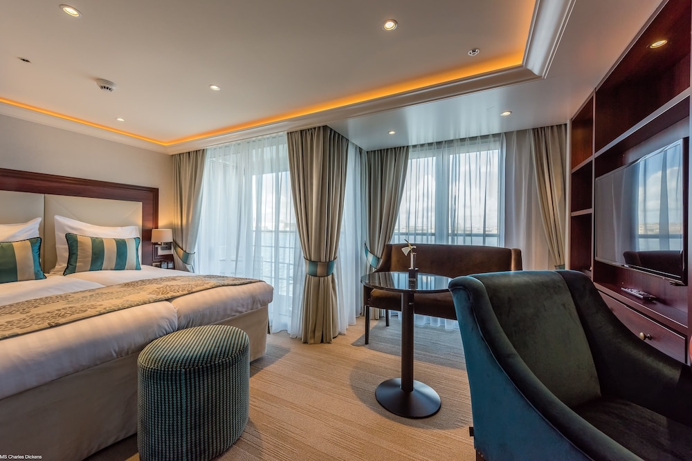 Select MS Charles Dickens Cologne — carbon neutral stay, Koeln