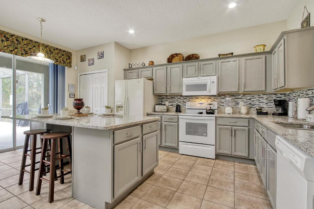 Mickeys Sunspot 6 bed Emerald Island Resort pool home - photo 24