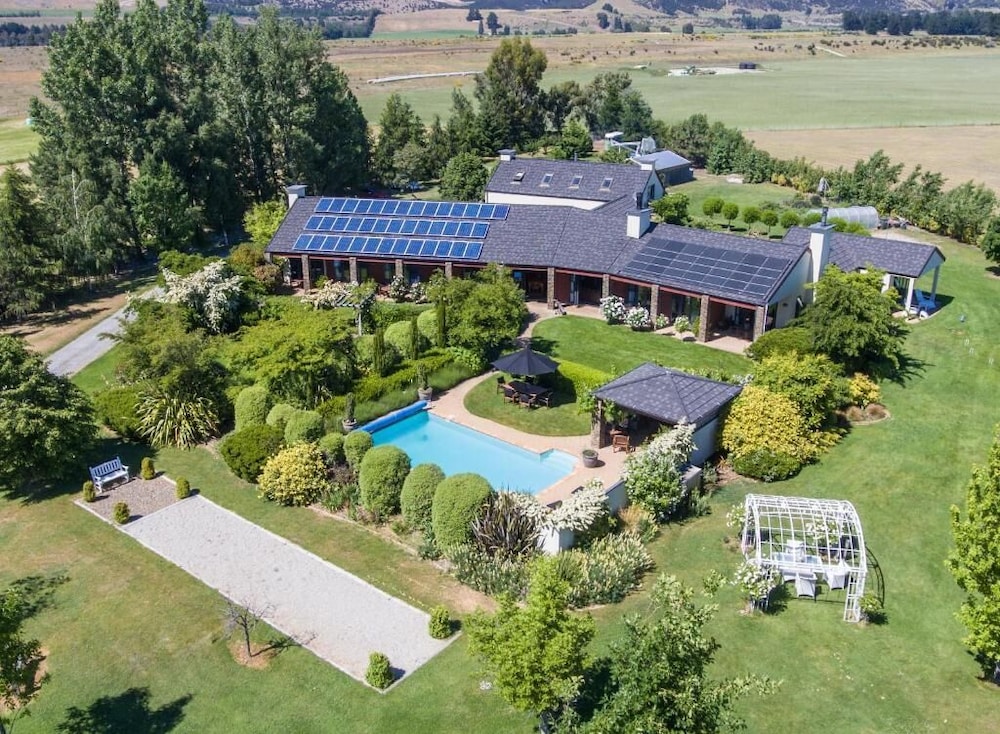 Lime Tree Lodge — 5-Star Luxury Hotel in Wanaka, New Zealand