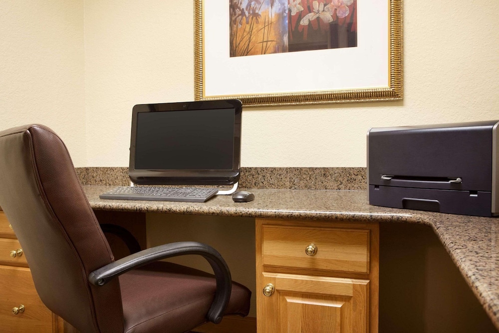 Country Inn & Suites by Radisson Lexington VA - photo 28