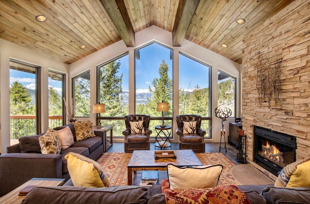 Terra Furma Luxury Vacation At Windcliff 4 Bedroom Home by RedAwning — 4-Star Luxury Hotel in Estes Park, United States