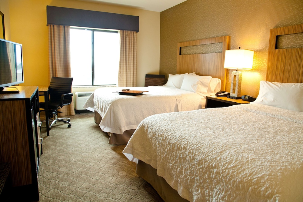 Hampton Inn & Suites Salinas - photo 10