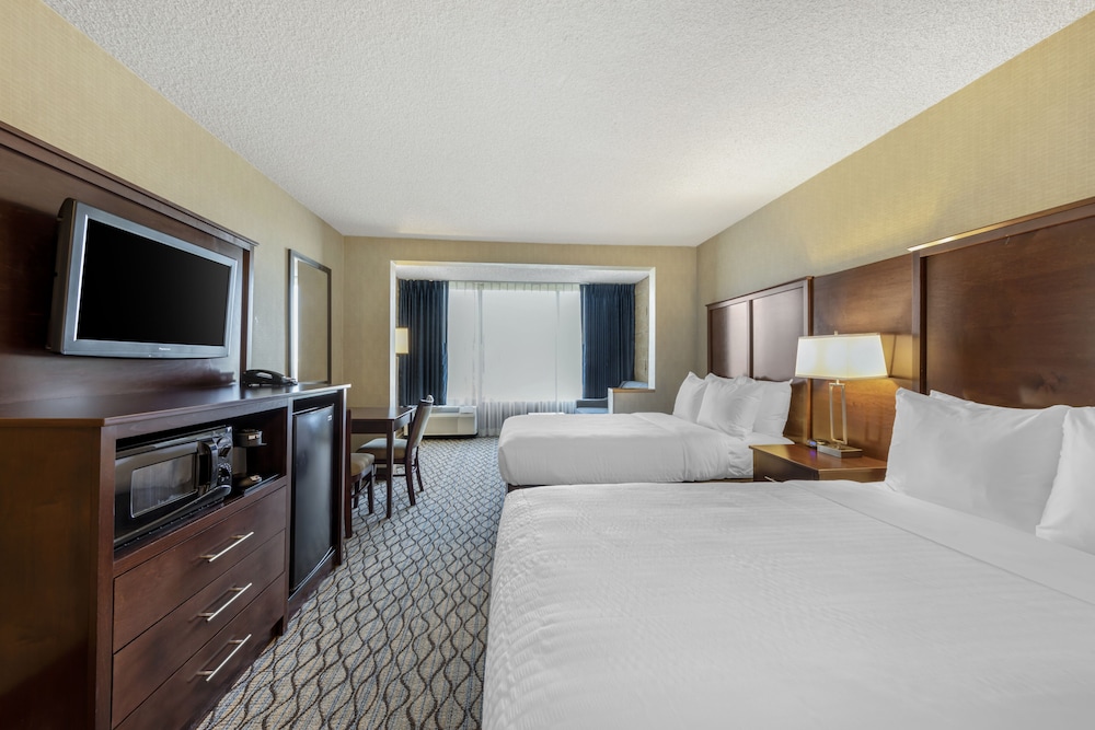 Clarion Hotel Anaheim Resort - photo 5