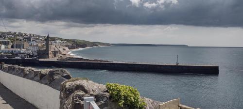 The Samphire Cottage — 4-Star Luxury Hotel in Porthleven, United Kingdom