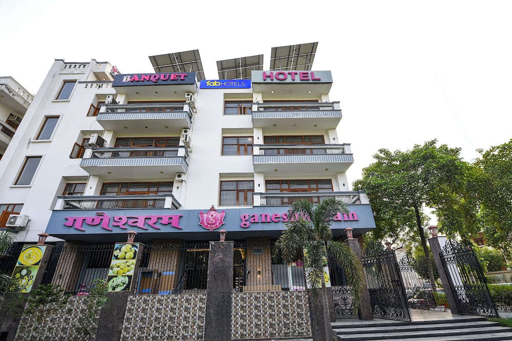FabHotel Ganeshwaram 45 - last minute hotel in Noida